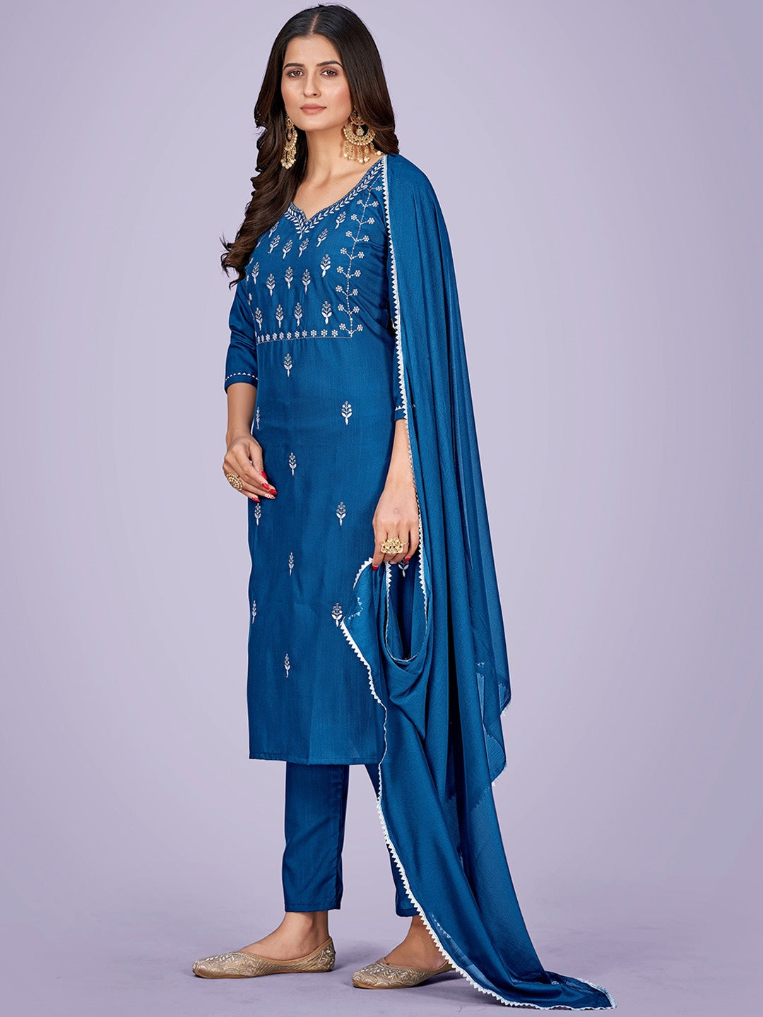 Ethnic Motifs Embroidered Gotta Patti Kurta WIth Trousers & Dupatta