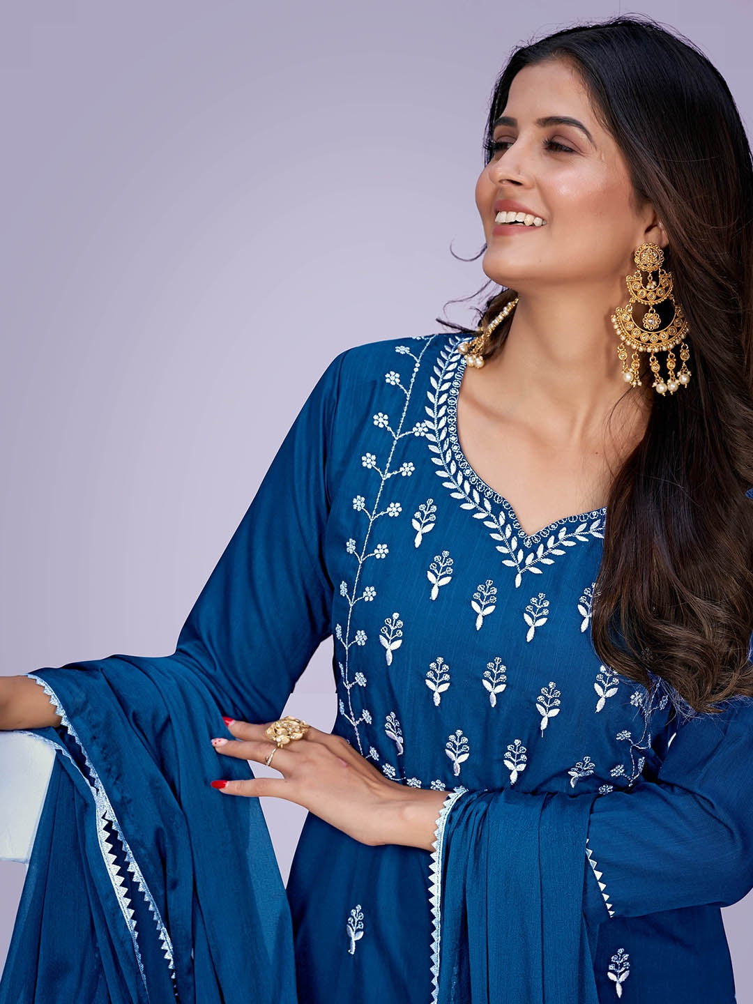 Ethnic Motifs Embroidered Gotta Patti Kurta WIth Trousers & Dupatta